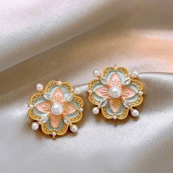 Pastel Floral Stud Earrings 🌸 Pearl Rhinestone Gold Tone Cottagecore - Picture 2 of 7
